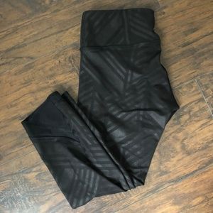 Old Navy Black Patterned Cropped Leggings